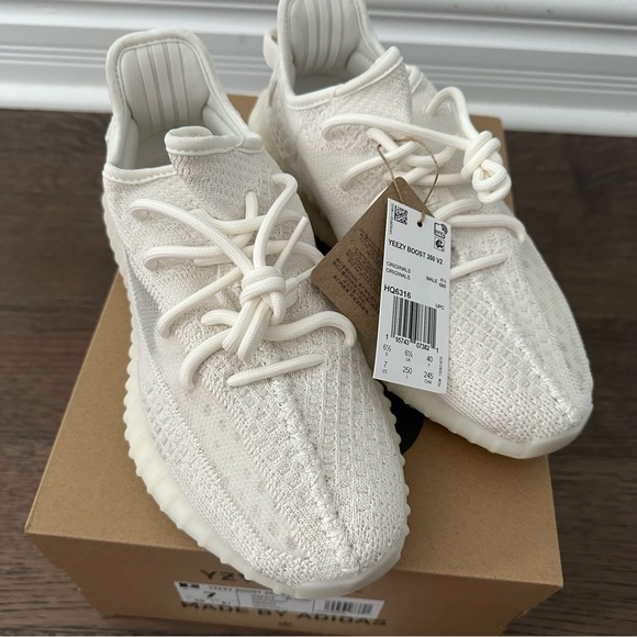YEEZY BOOST 350 V2 - Picture 3 of 10
